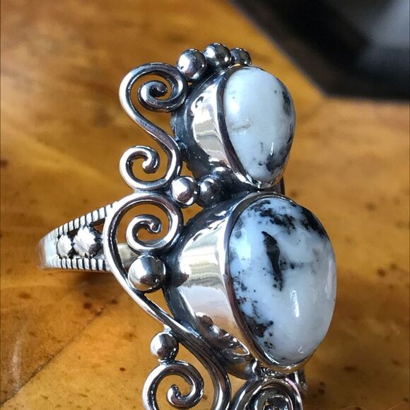 Natural White Buffalo Sterling Silver Feather Ring Size 8 - Picture 9 of 10